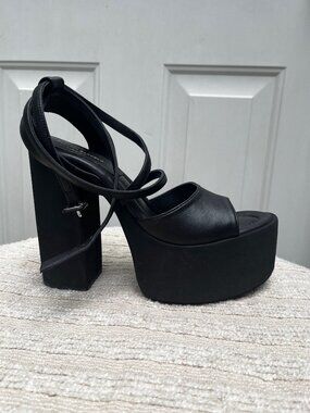 Paloma Barcelo Anfisa Black Leather Platform Ankle Strap Sandal New in the Box